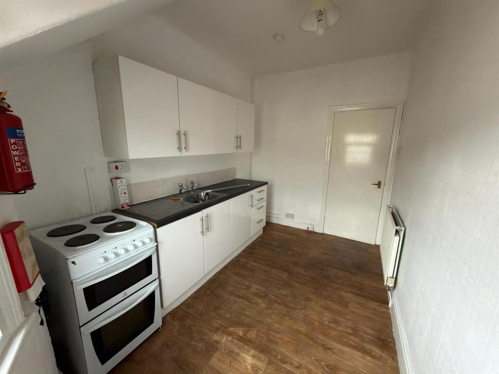 Flat 3, 57 Greenfield Rd - Kitchen.jpg