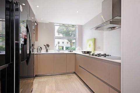 4 bedroom semi-detached house to rent, Court Close, St Johns Wood Park, Swiss Cottage
