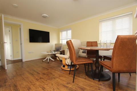2 bedroom flat for sale, Realgar Court, Sittingbourne
