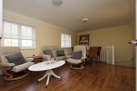 2 bedroom flat for sale, Realgar Court, Sittingbourne