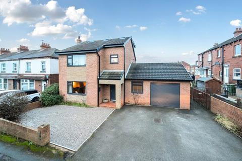4 bedroom detached house for sale, Hirstlands Avenue, Ossett, West Yorkshire