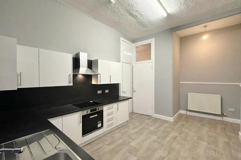 2 bedroom flat to rent, Victoria Road, Queens Park, Glasgow, G42