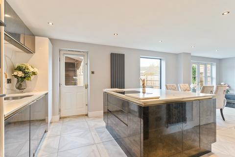 4 bedroom detached house for sale, Laburnum Close, Rogerstone, NP10
