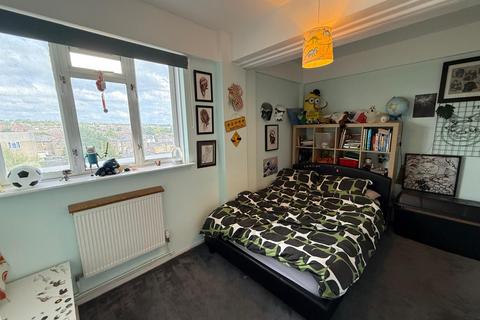 3 bedroom apartment for sale, Shoot up Hill