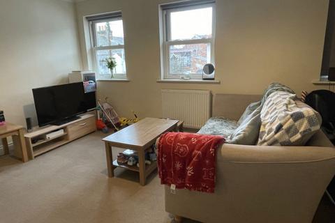 2 bedroom apartment to rent, Cross Street, Newport, Isle of Wight