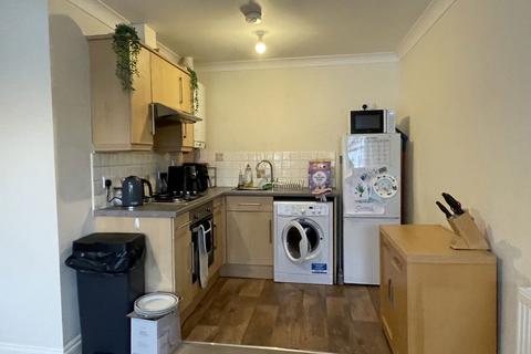 2 bedroom apartment to rent, Cross Street, Newport, Isle of Wight