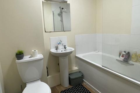 2 bedroom apartment to rent, Cross Street, Newport, Isle of Wight