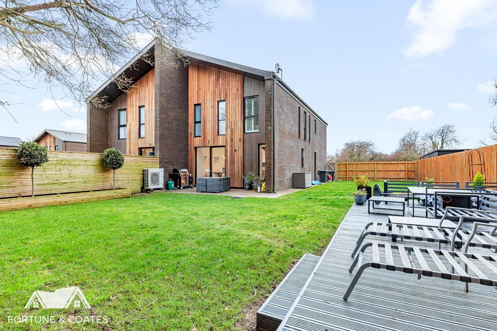 Hastingwood Park 6.jpg