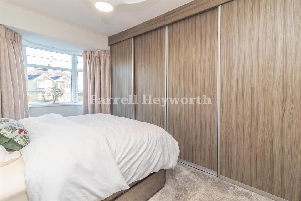 Bedroom 1 image 2