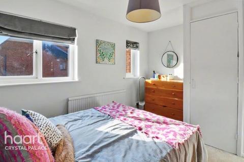 2 bedroom terraced house for sale, Brunel Close, London