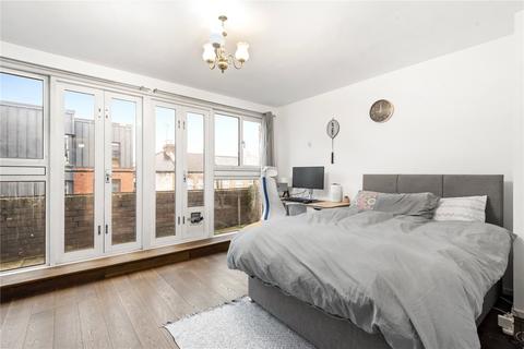 3 bedroom apartment for sale, Chatham Road, London, SW11