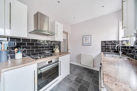 2 bedroom flat for sale, Otley Road, Adel