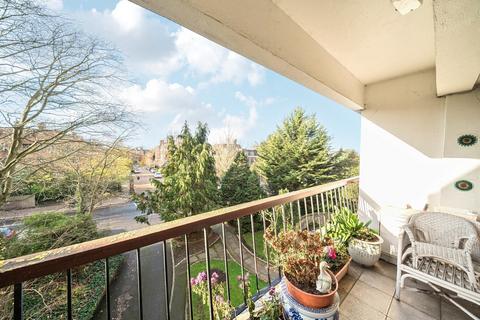 3 bedroom flat for sale, Putney Hill, London, SW15