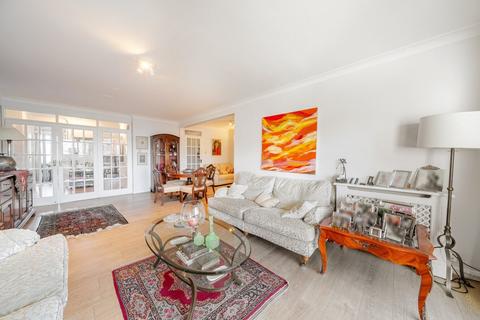 3 bedroom flat for sale, Putney Hill, London, SW15