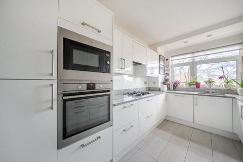 3 bedroom flat for sale, Putney Hill, London, SW15
