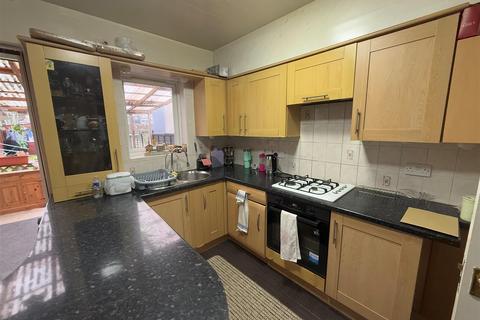 3 bedroom end of terrace house to rent, Tudor Road, Harrow