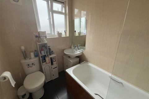 3 bedroom end of terrace house to rent, Tudor Road, Harrow