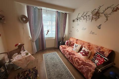 3 bedroom end of terrace house to rent, Tudor Road, Harrow