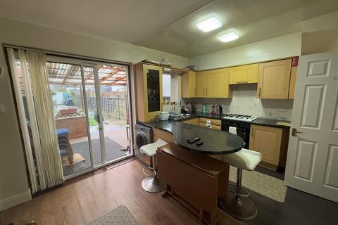 3 bedroom end of terrace house to rent, Tudor Road, Harrow
