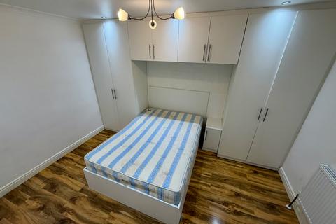 undefined, Greenford Road, Greenford UB6