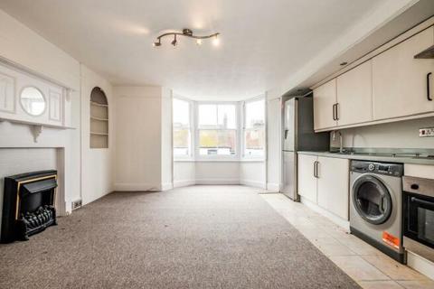 2 bedroom flat to rent, Warwick Street, Worthing, BN11