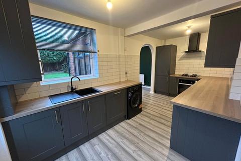 3 bedroom semi-detached house to rent, Sandringham Drive, Spondon, Derby, DE21
