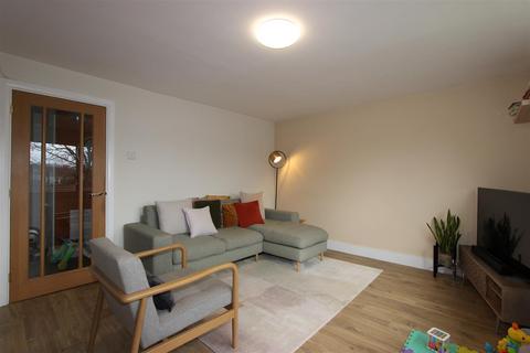2 bedroom apartment for sale, Gallus Close, London