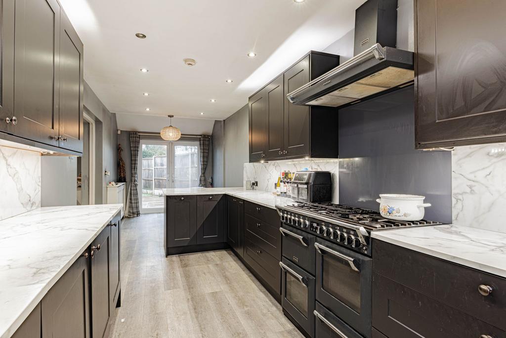 Kitchen / Dining Room (2)