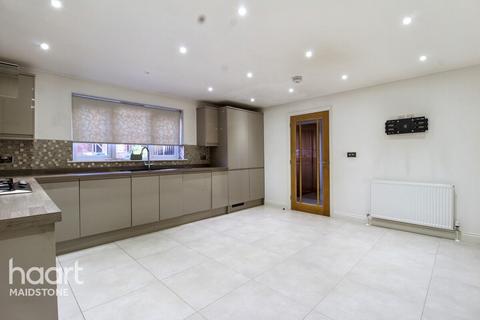 undefined, Lodge Close, Maidstone
