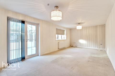 undefined, Lodge Close, Maidstone