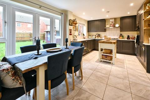 4 bedroom detached house for sale, Turnpike Way, Ashbourne, DE6