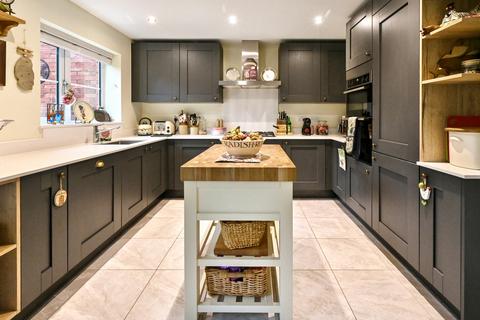 4 bedroom detached house for sale, Turnpike Way, Ashbourne, DE6