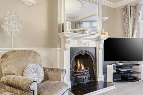 4 bedroom terraced house for sale, Lyndhurst Drive, Hornchurch