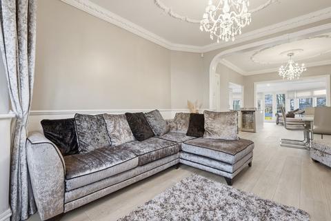 4 bedroom terraced house for sale, Lyndhurst Drive, Hornchurch