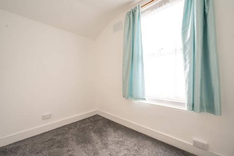 2 bedroom flat to rent, Western Road, Upton Park, London, E13