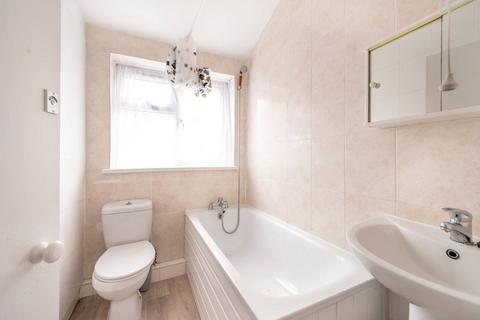 2 bedroom flat to rent, Western Road, Upton Park, London, E13