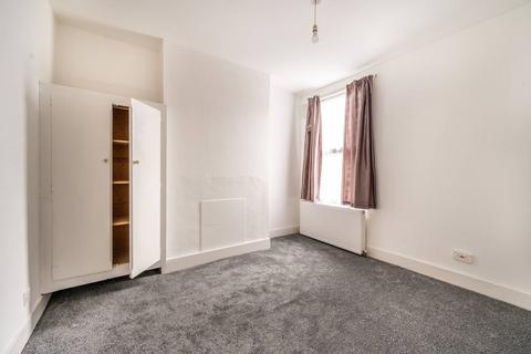 2 bedroom flat to rent, Western Road, Upton Park, London, E13