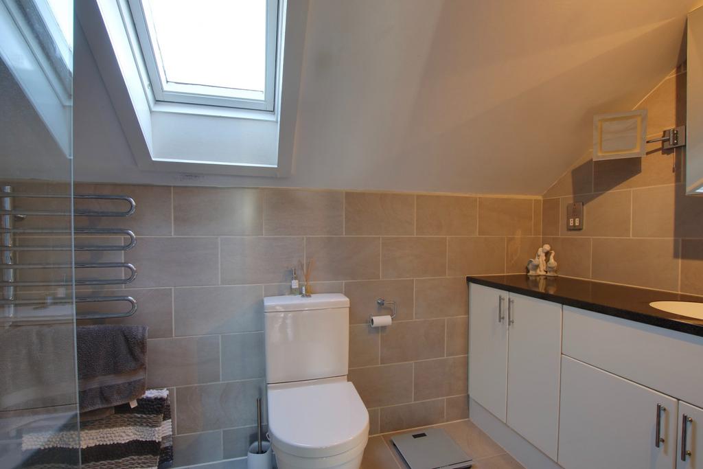 En suite to bedroom one