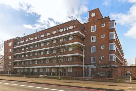 3 bedroom flat to rent, Stockwell Road, London SW9