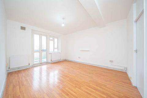 3 bedroom flat to rent, Stockwell Road, London SW9