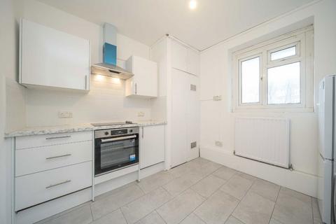 3 bedroom flat to rent, Stockwell Road, London SW9