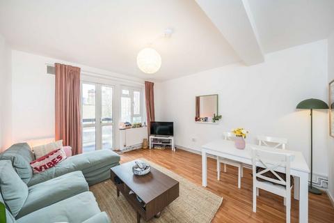 3 bedroom flat to rent, Stockwell Road, London SW9