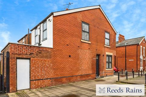 4 bedroom end of terrace house to rent, Langham Road, Greater Manchester M6