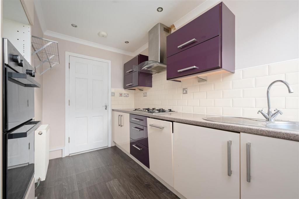 9 Newton Crescent012.JPG