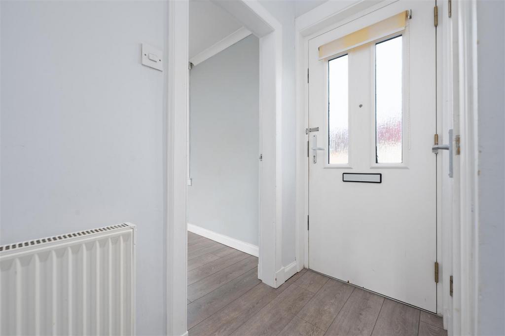 9 Newton Crescent004.JPG