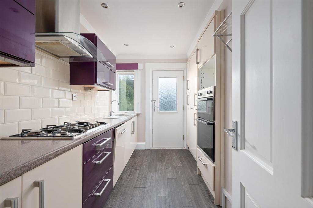 9 Newton Crescent010.JPG