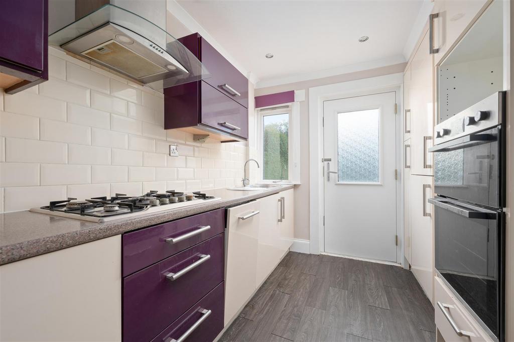 9 Newton Crescent011.JPG