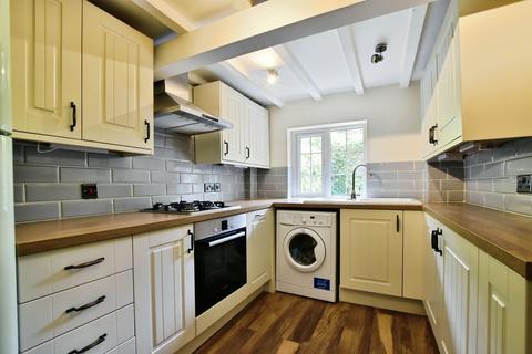 2 bedroom terraced house to rent, Old Road, Cheshire SK9