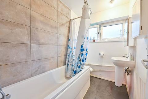 2 bedroom flat for sale, St Saviours Estate, Bermondsey, London, SE1