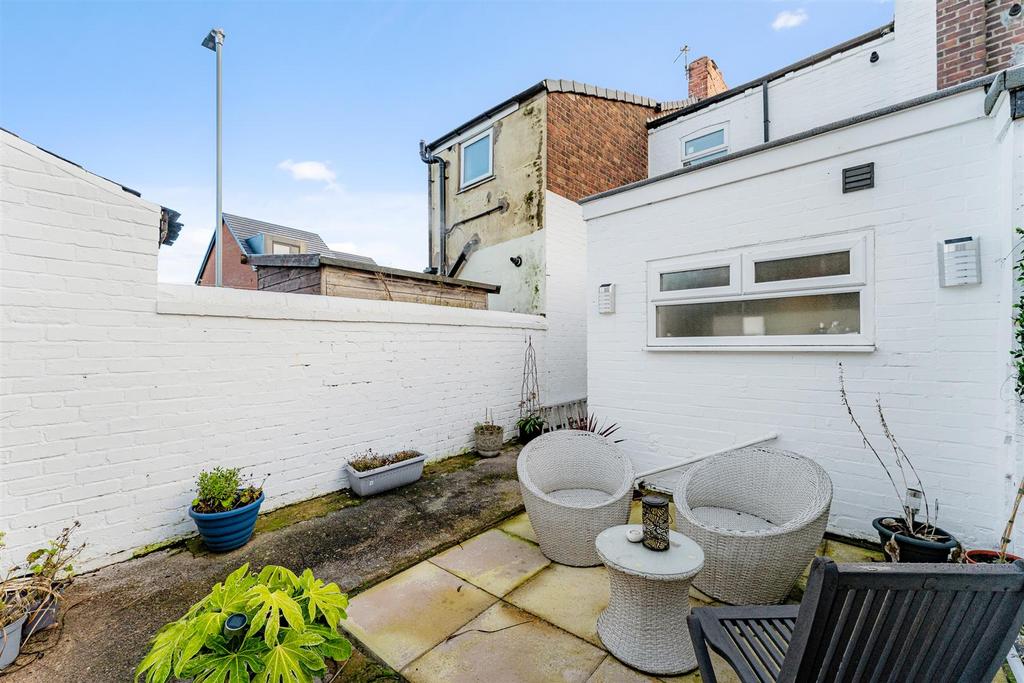 63 Albany Road garden 2.jpg